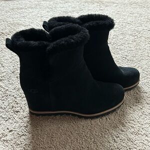 UGG Women's Seyline Boot, Black, 8